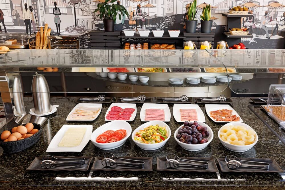 image of the breakfast buffer