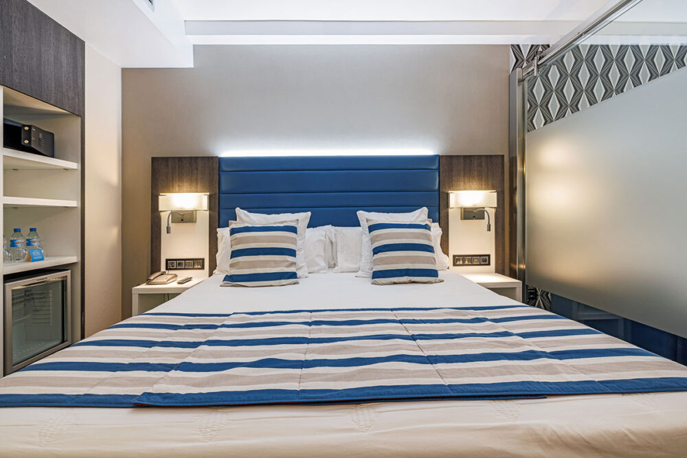 image of deluxe family room