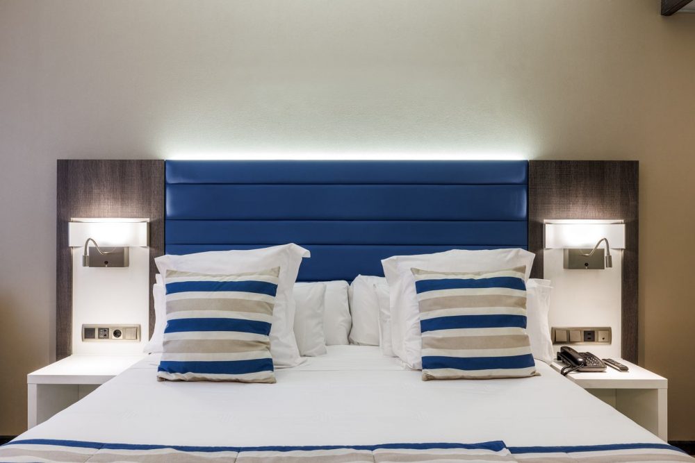 Triple Room interior with natural light at Hotel Ronda Lesseps in Gràcia