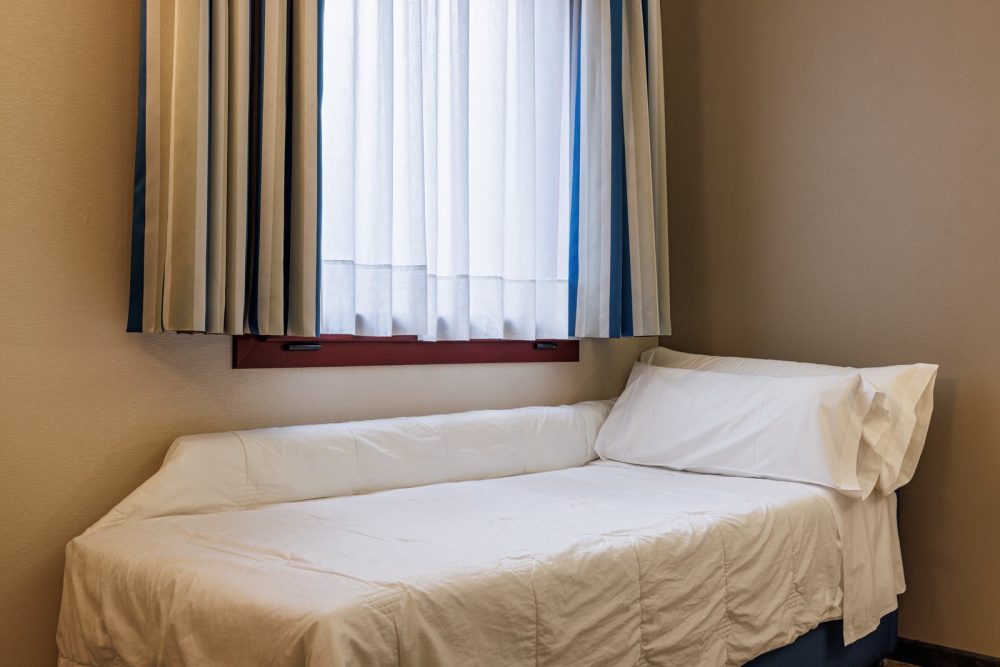 Triple Room with cot space for families at Hotel Ronda Lesseps